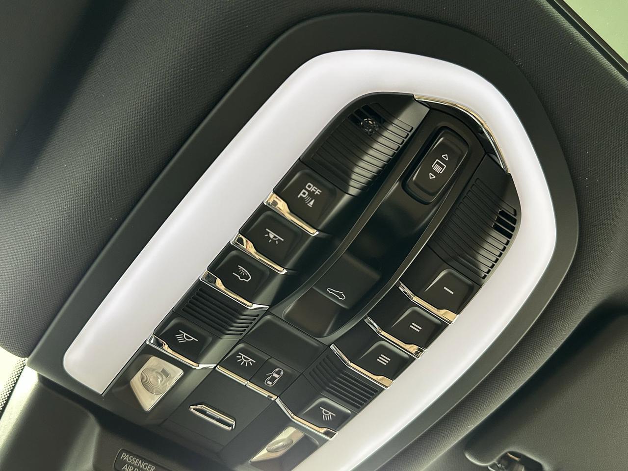 2025 Porsche Macan Newark DE