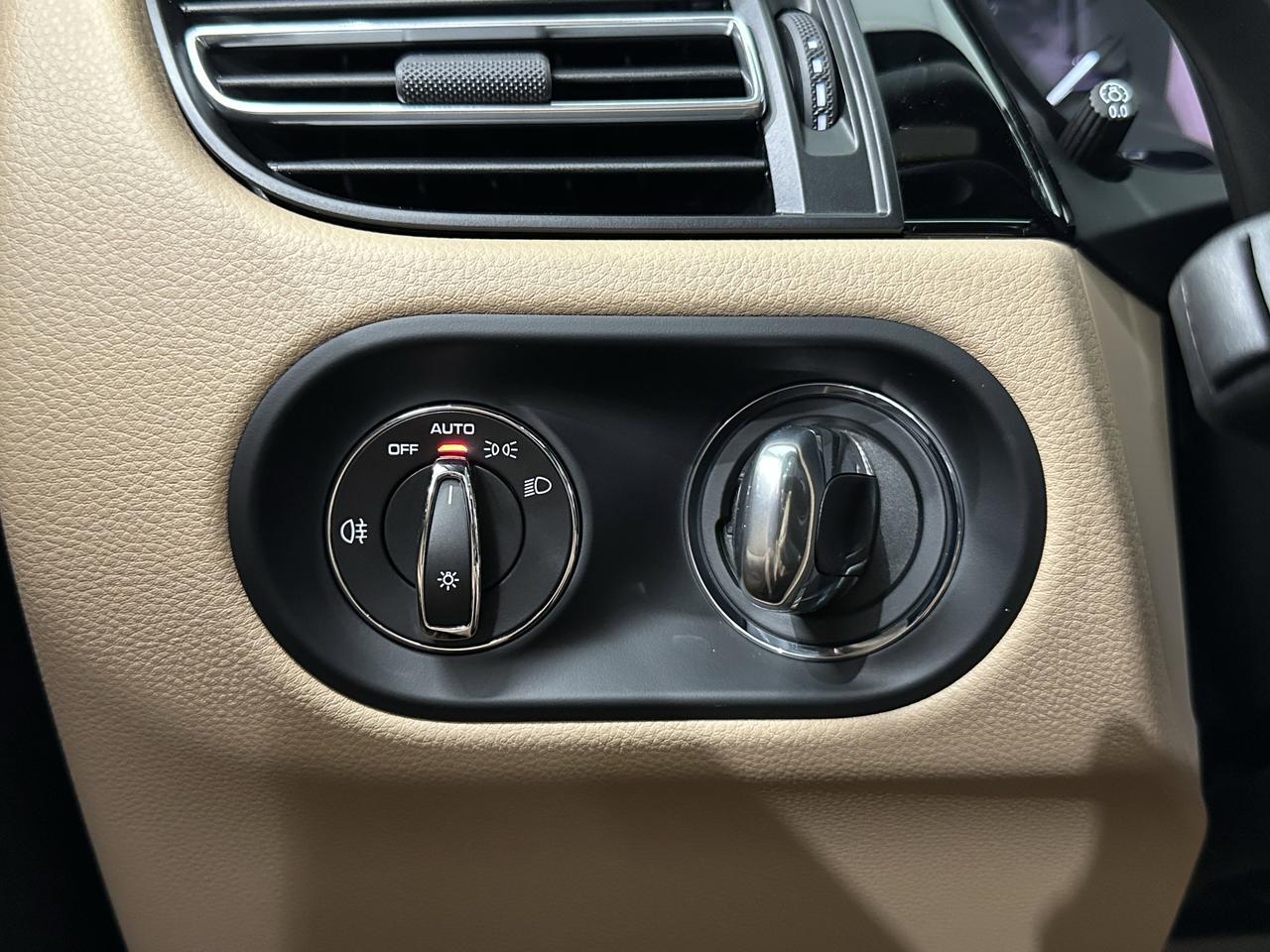 2025 Porsche Macan Newark DE