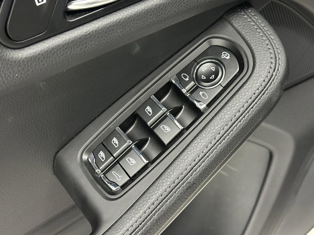 2025 Porsche Macan Newark DE