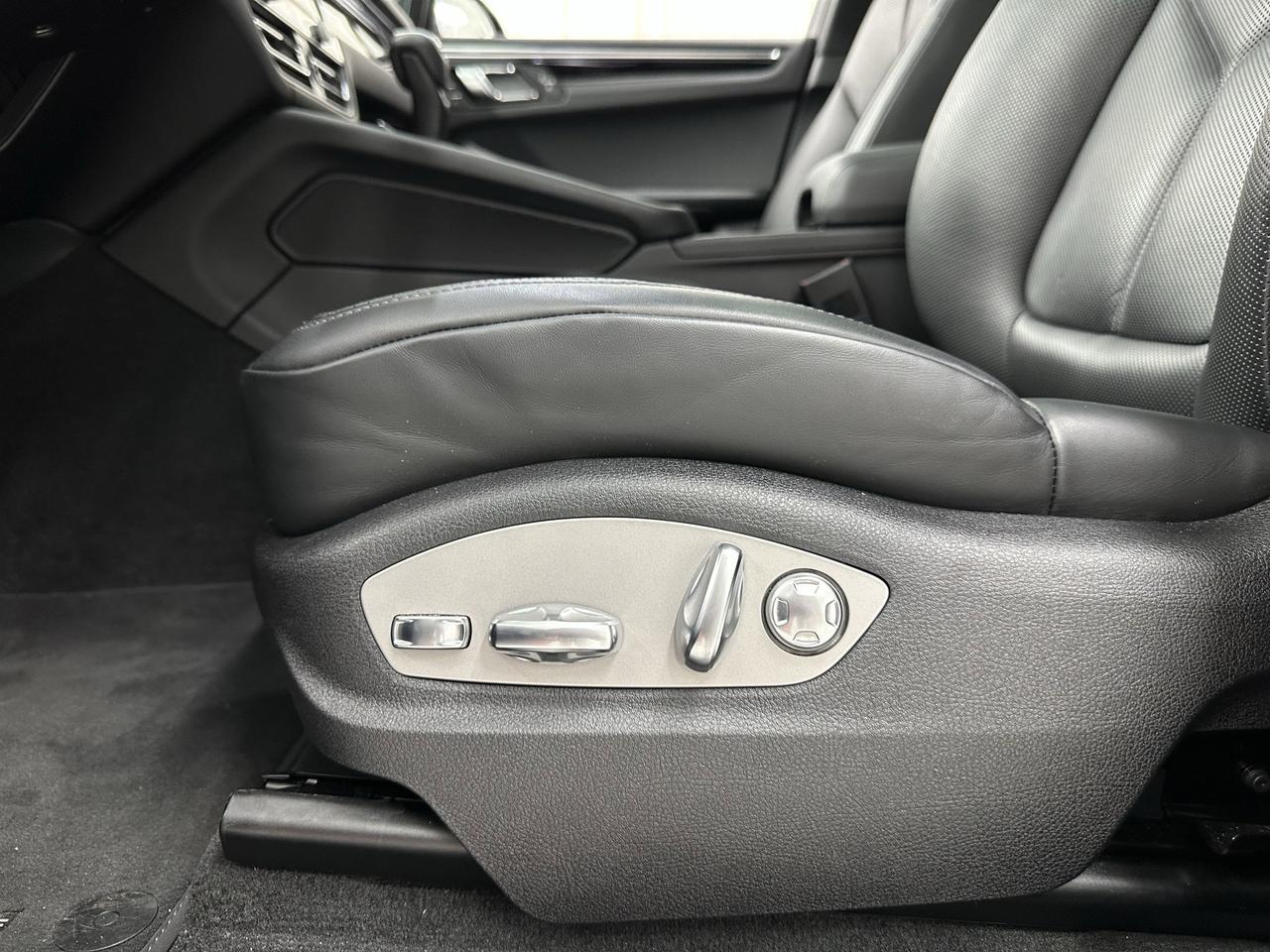 2025 Porsche Macan Newark DE