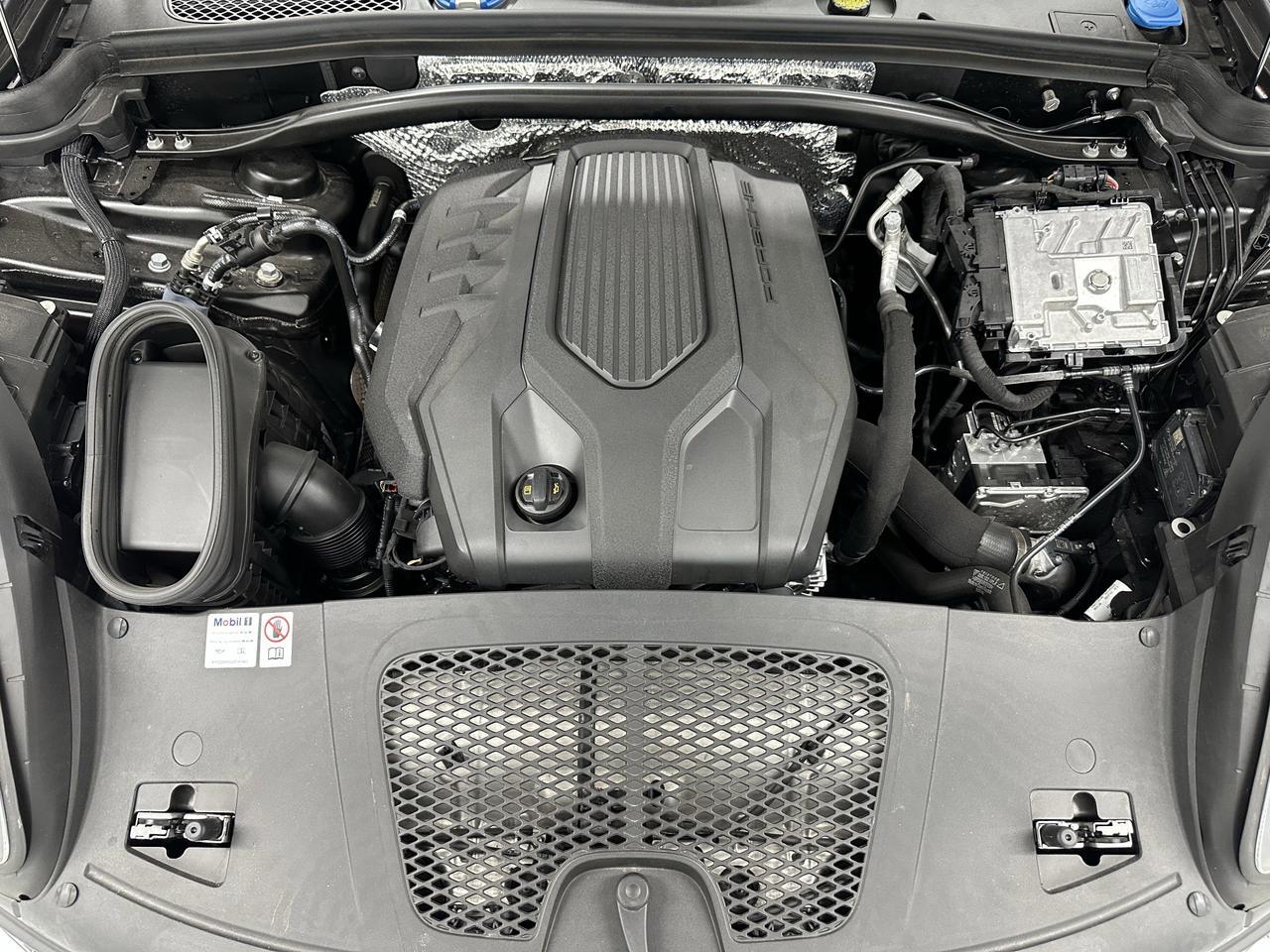 2025 Porsche Macan Newark DE