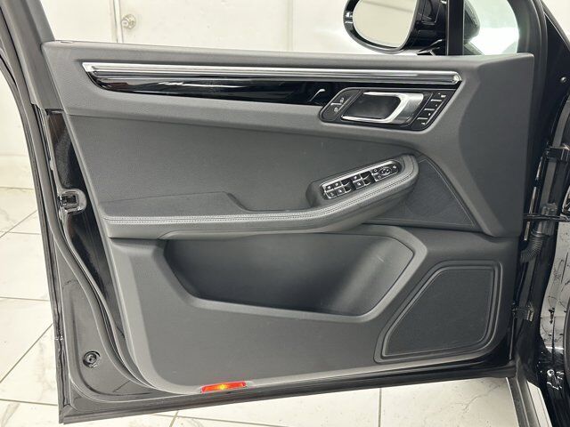 2025 Porsche Macan Newark DE