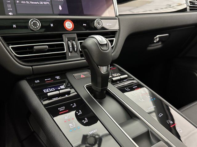2025 Porsche Macan Newark DE
