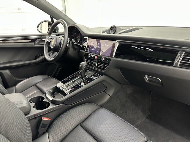 2025 Porsche Macan Newark DE