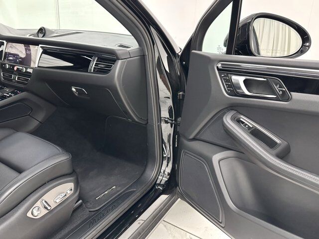 2025 Porsche Macan Newark DE