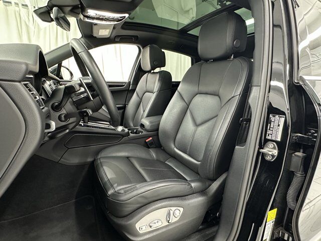 2025 Porsche Macan Newark DE