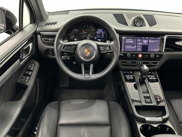 2025 Porsche Macan Newark DE