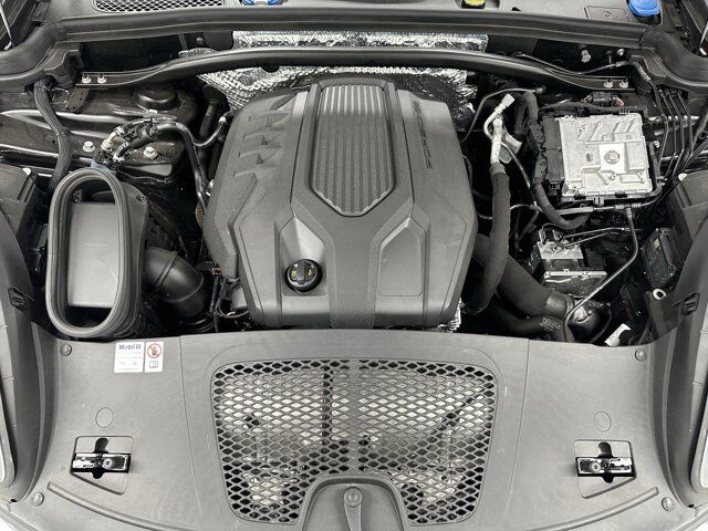 2025 Porsche Macan Newark DE