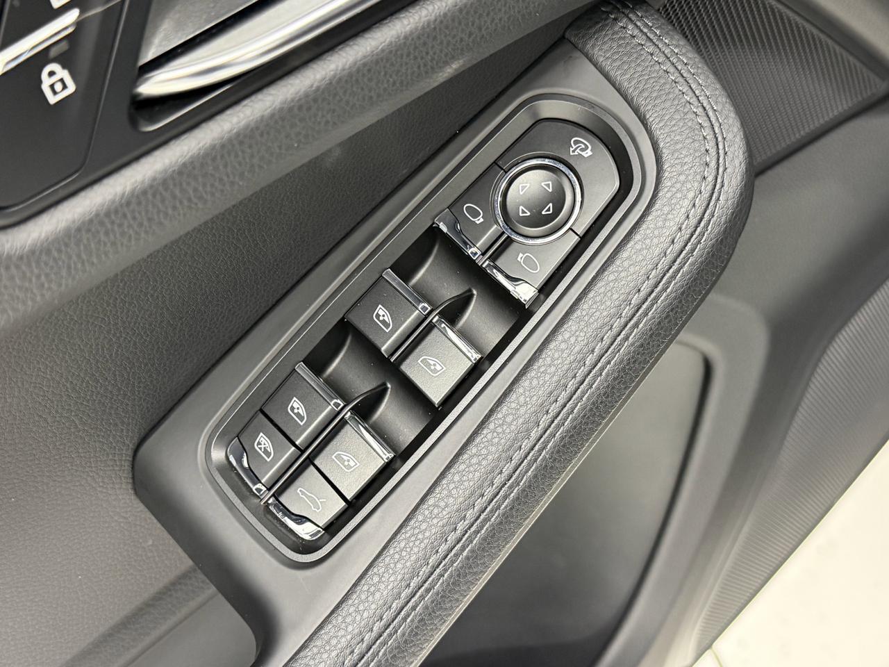 2025 Porsche Macan Newark DE