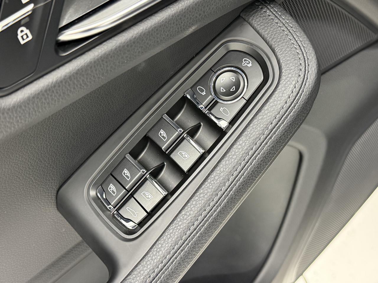 2025 Porsche Macan Newark DE