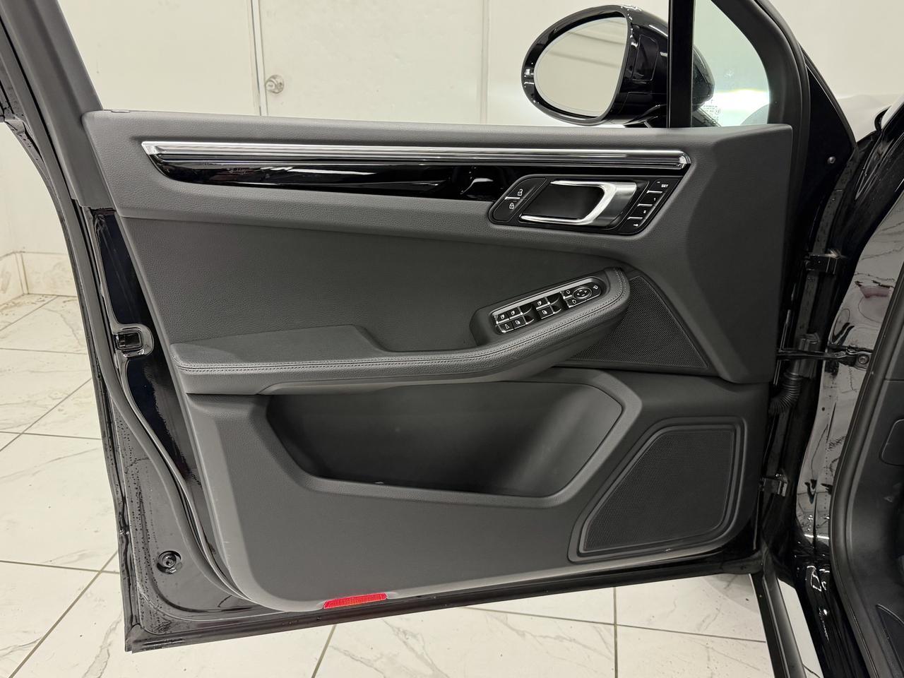 2025 Porsche Macan Newark DE