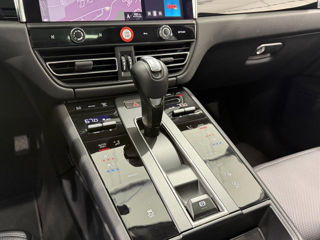 2025 Porsche Macan Newark DE