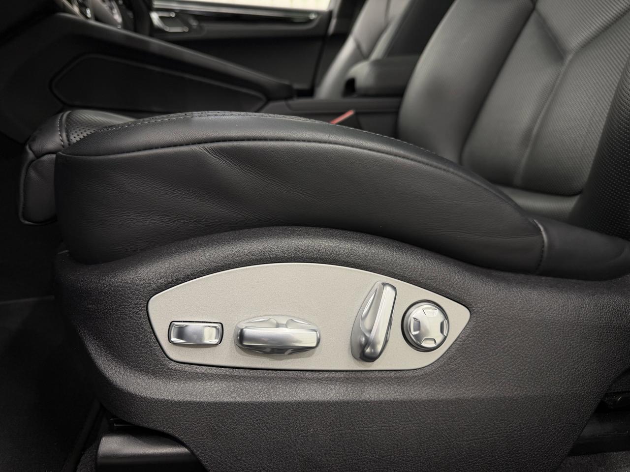 2025 Porsche Macan Newark DE