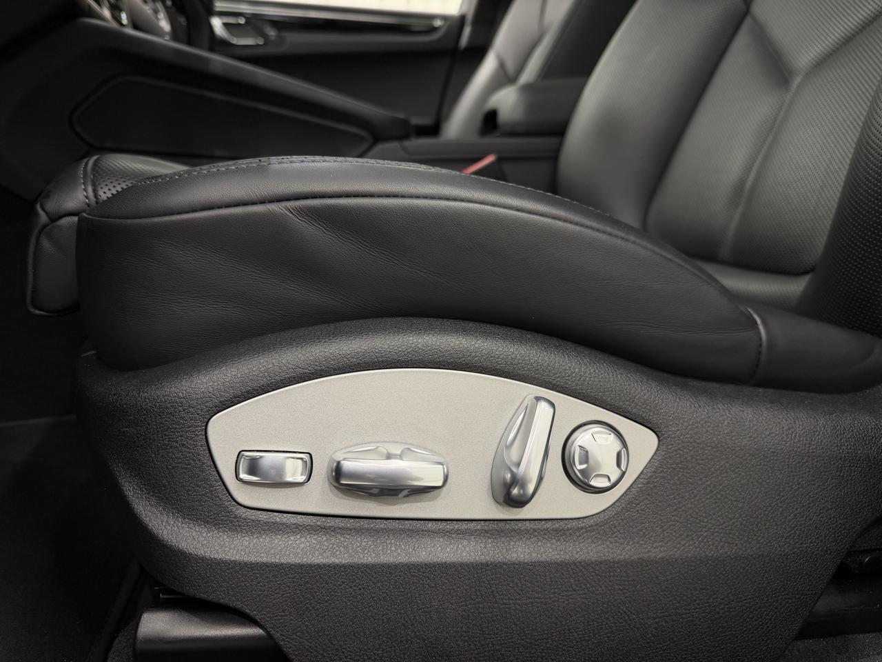 2025 Porsche Macan Newark DE