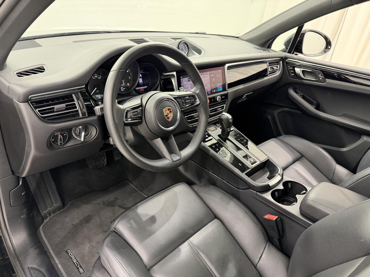 2025 Porsche Macan Newark DE