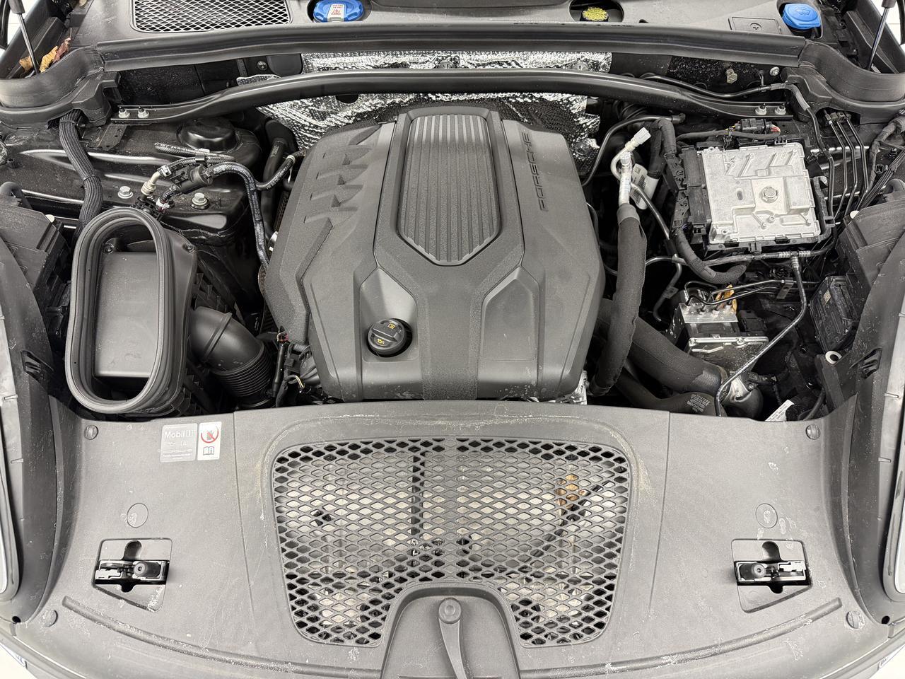 2025 Porsche Macan Newark DE