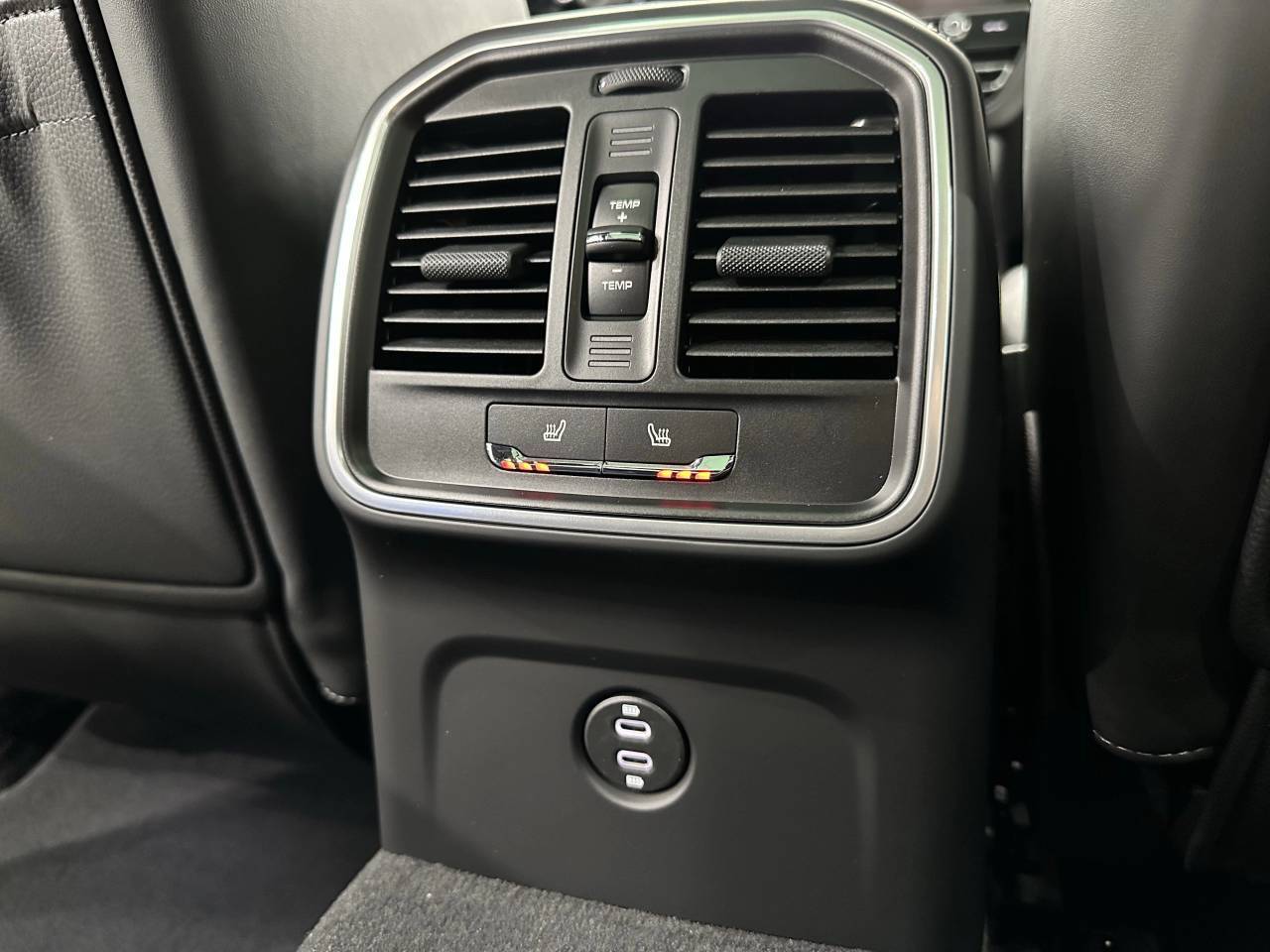 2025 Porsche Macan Newark DE