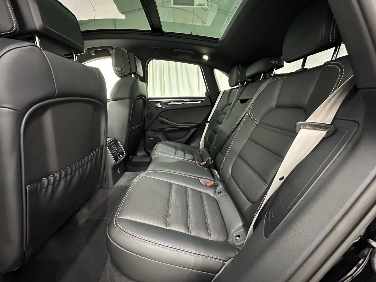 2025 Porsche Macan Newark DE