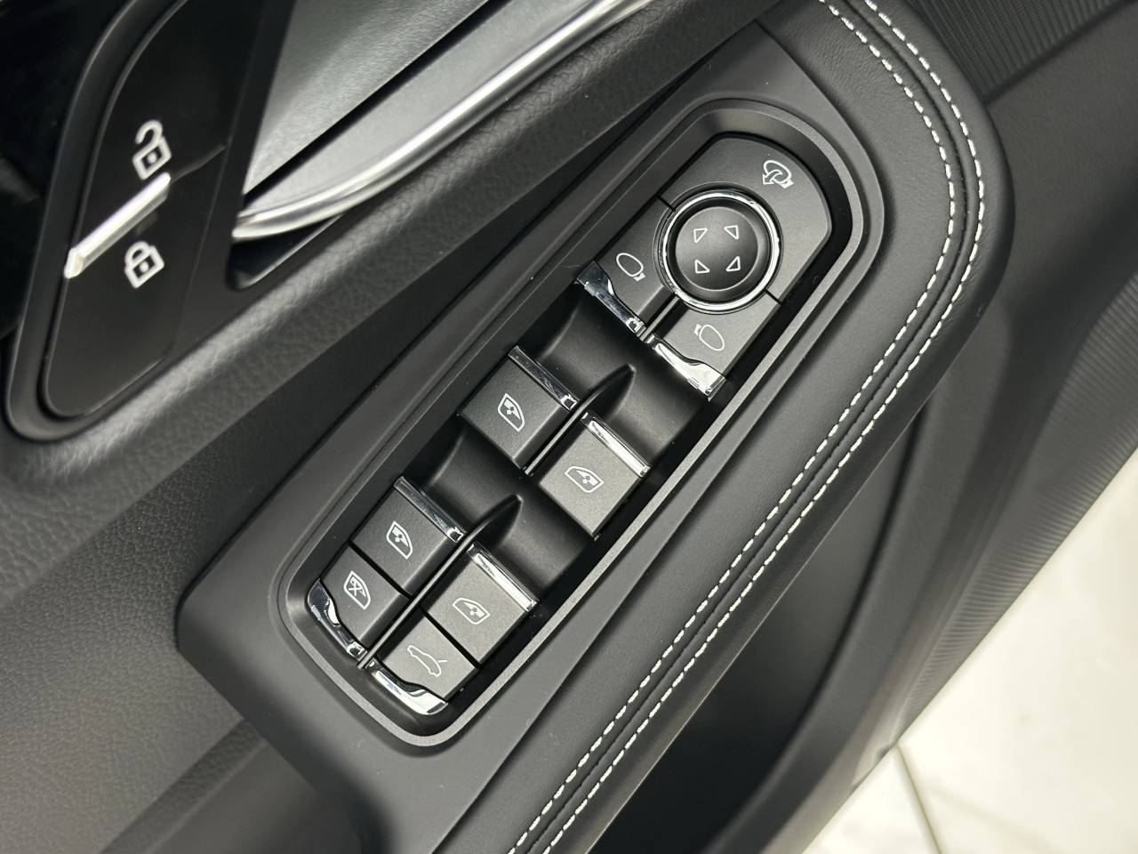2025 Porsche Macan Newark DE