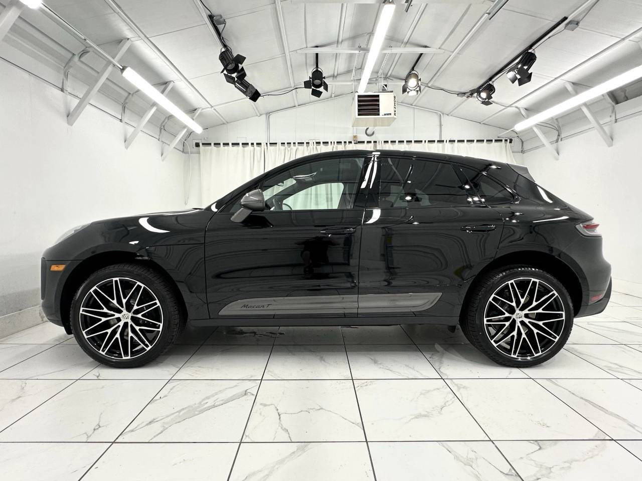 2025 Porsche Macan Newark DE