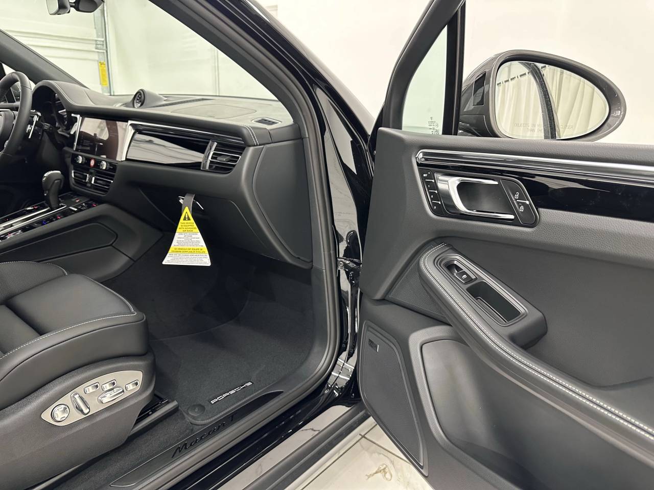 2025 Porsche Macan Newark DE