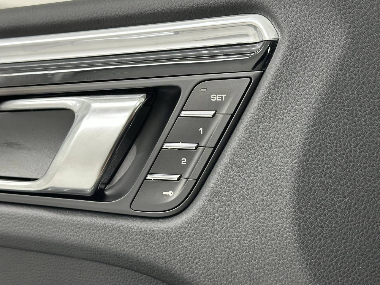 2025 Porsche Macan Newark DE