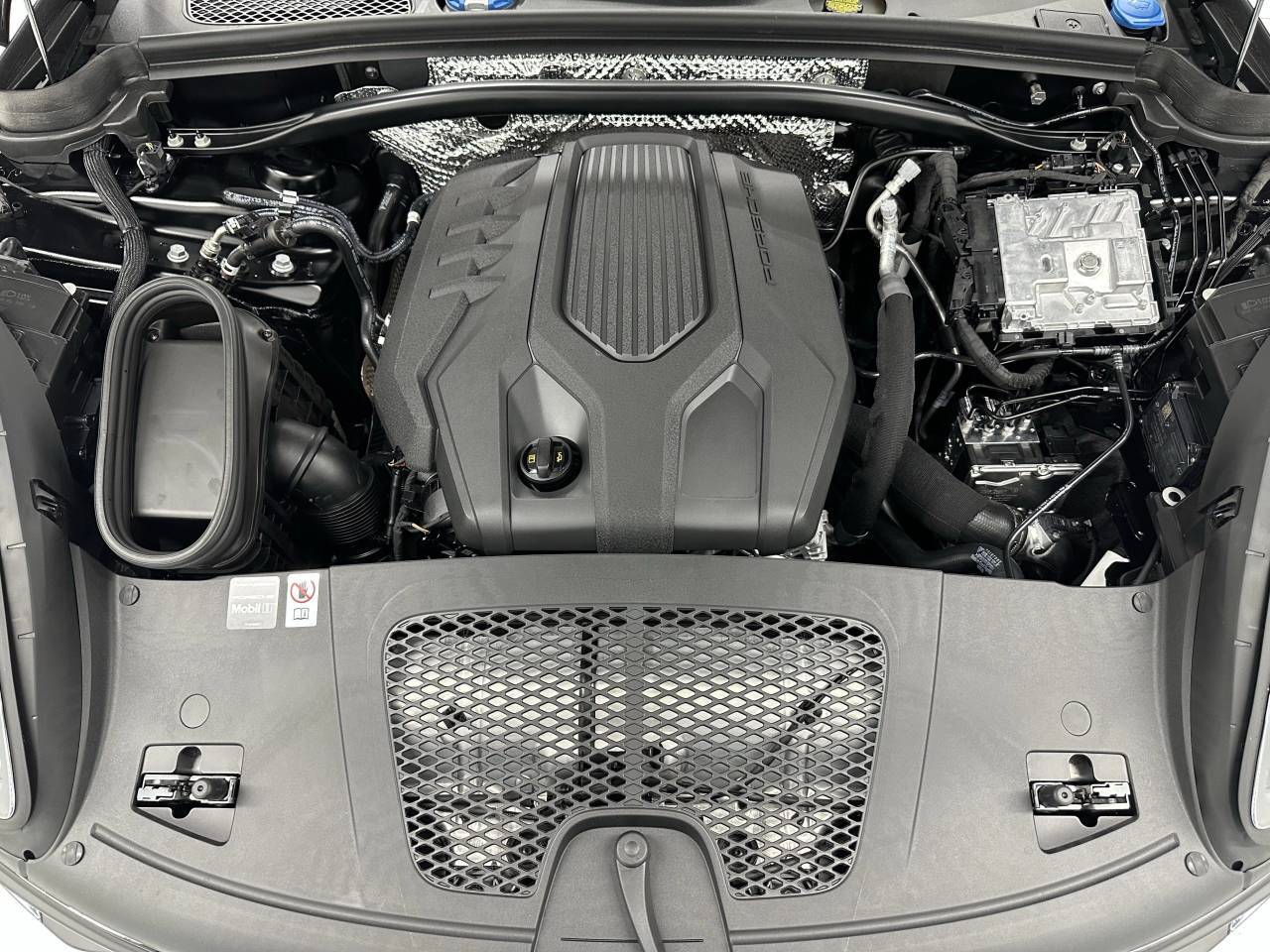 2025 Porsche Macan Newark DE
