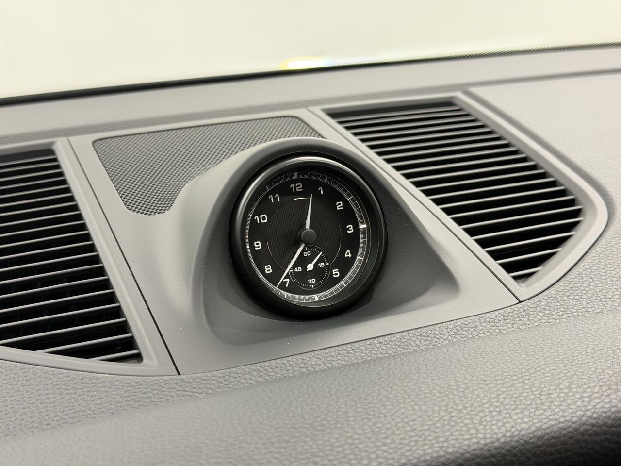 2025 Porsche Macan Newark DE