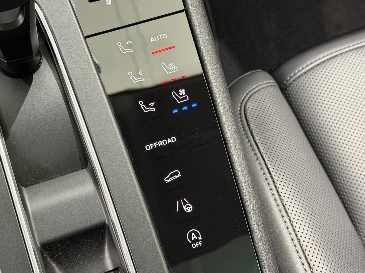 2025 Porsche Macan Newark DE