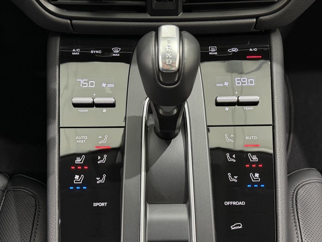 2025 Porsche Macan Newark DE