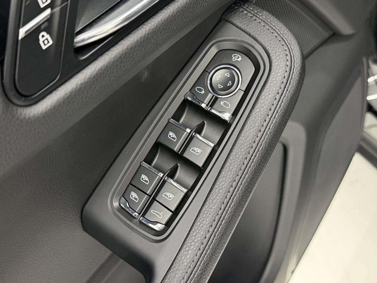 2025 Porsche Macan Newark DE