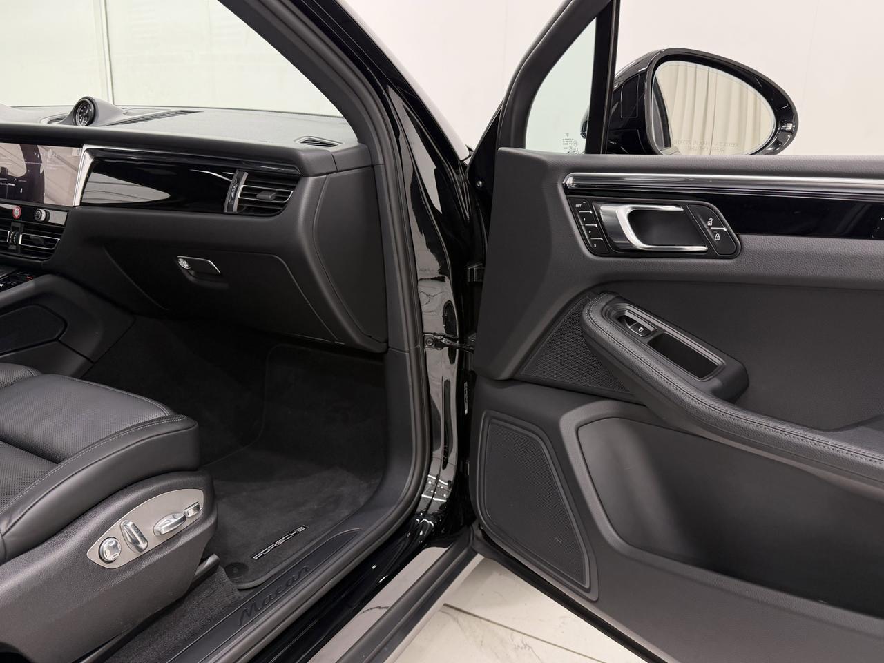 2025 Porsche Macan Newark DE