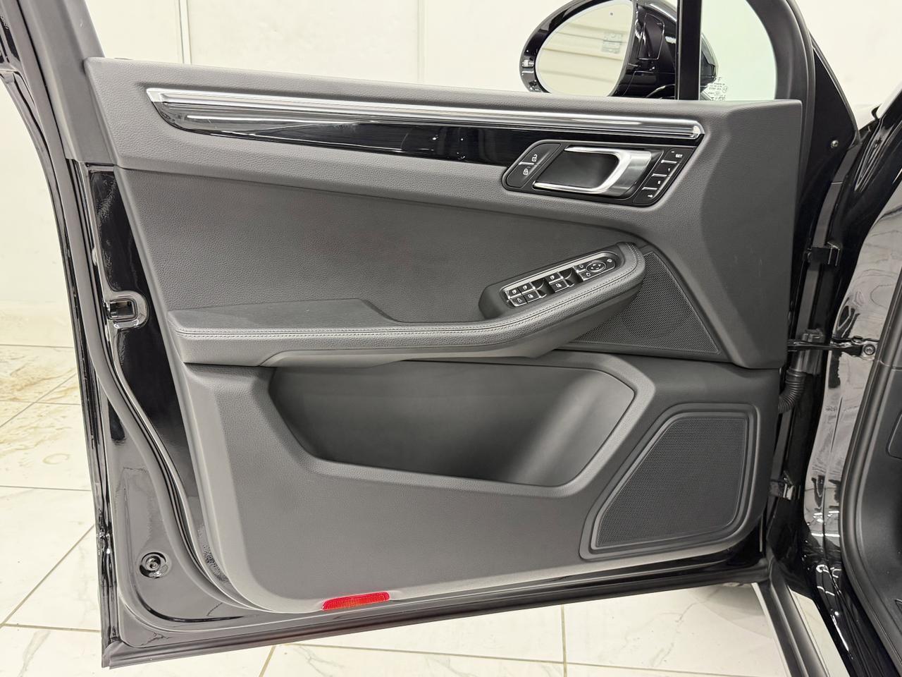 2025 Porsche Macan Newark DE