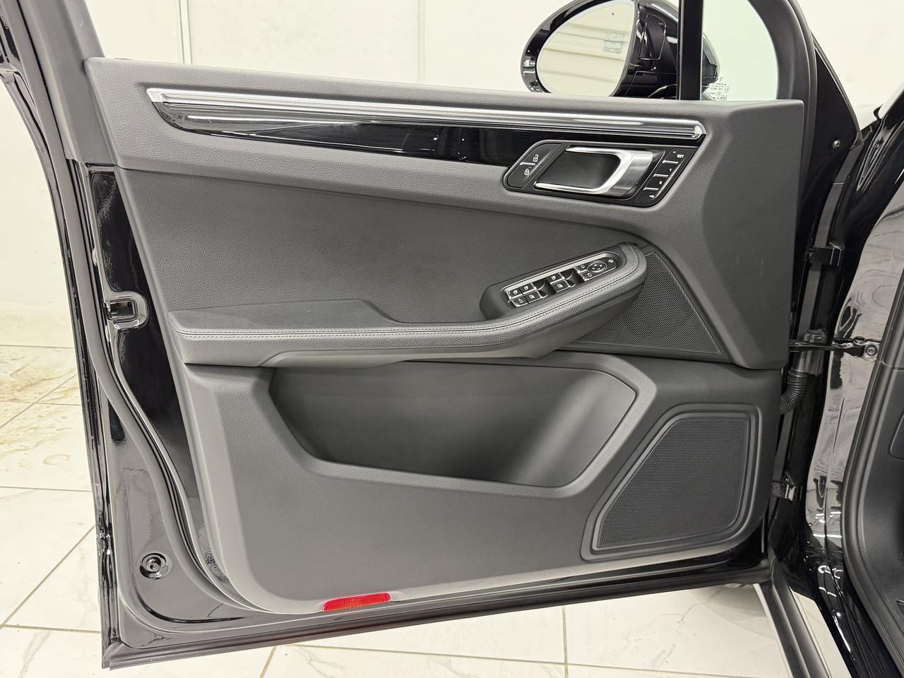 2025 Porsche Macan Newark DE