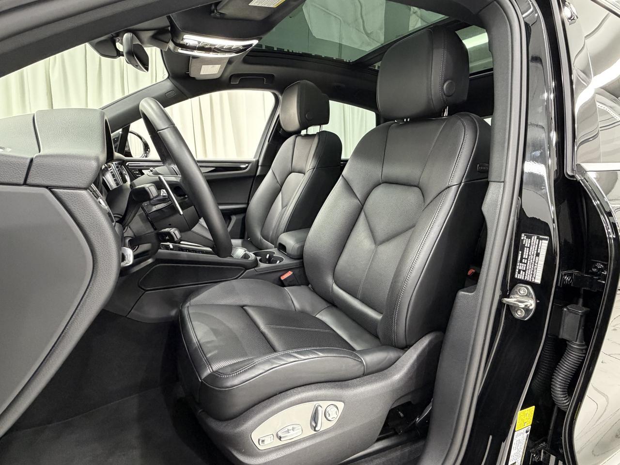 2025 Porsche Macan Newark DE
