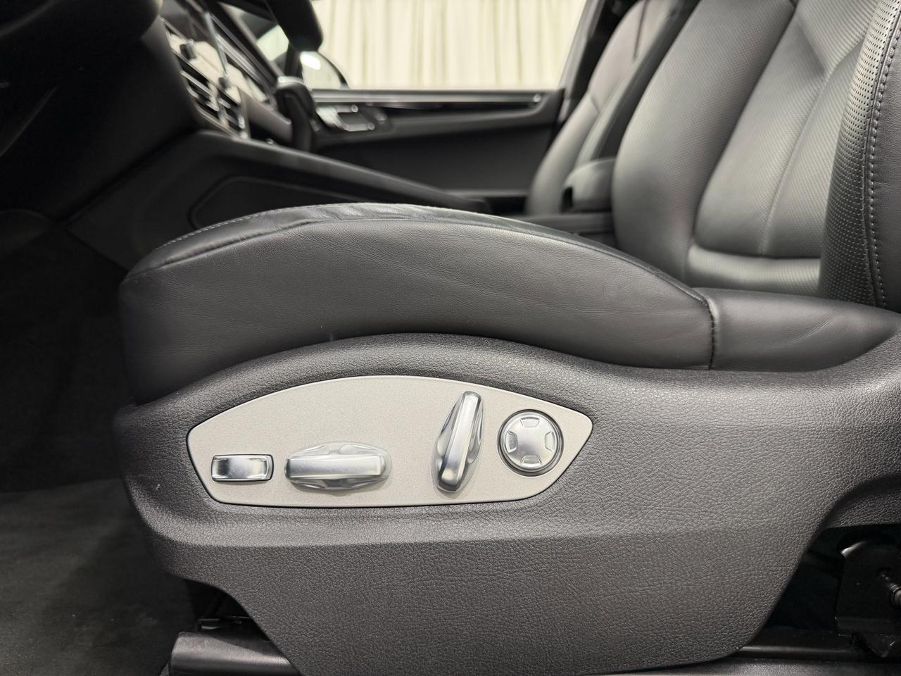 2025 Porsche Macan Newark DE