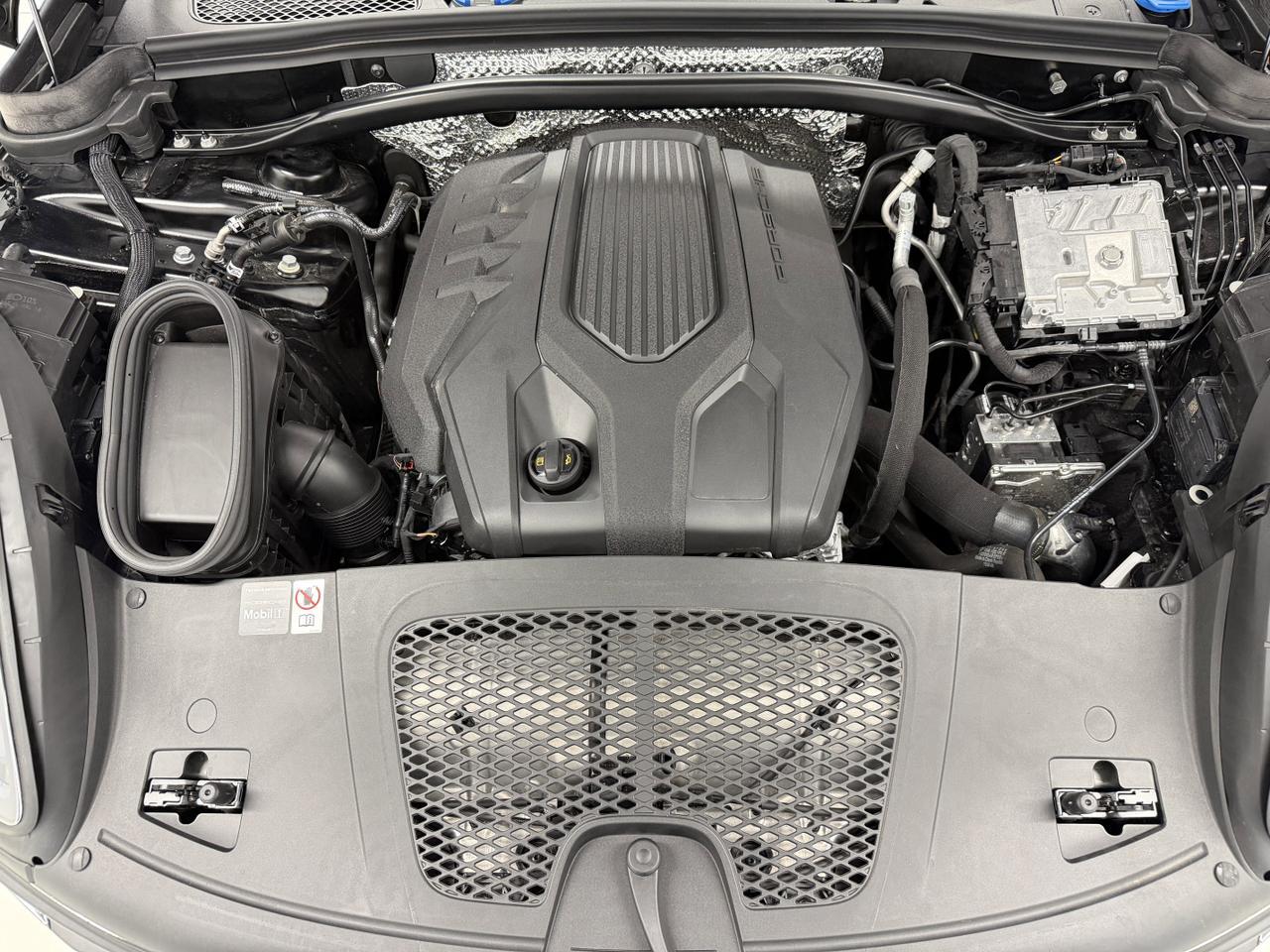 2025 Porsche Macan Newark DE