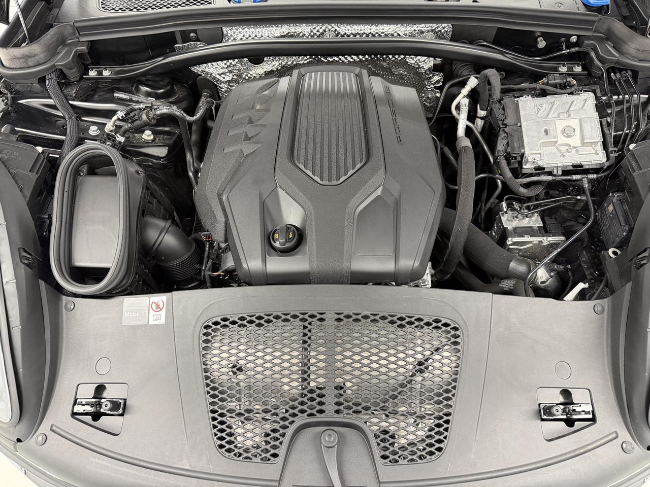 2025 Porsche Macan Newark DE