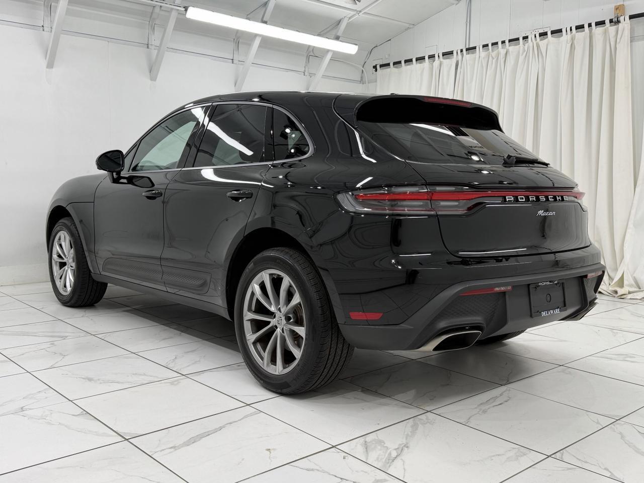 2025 Porsche Macan Base photo 2