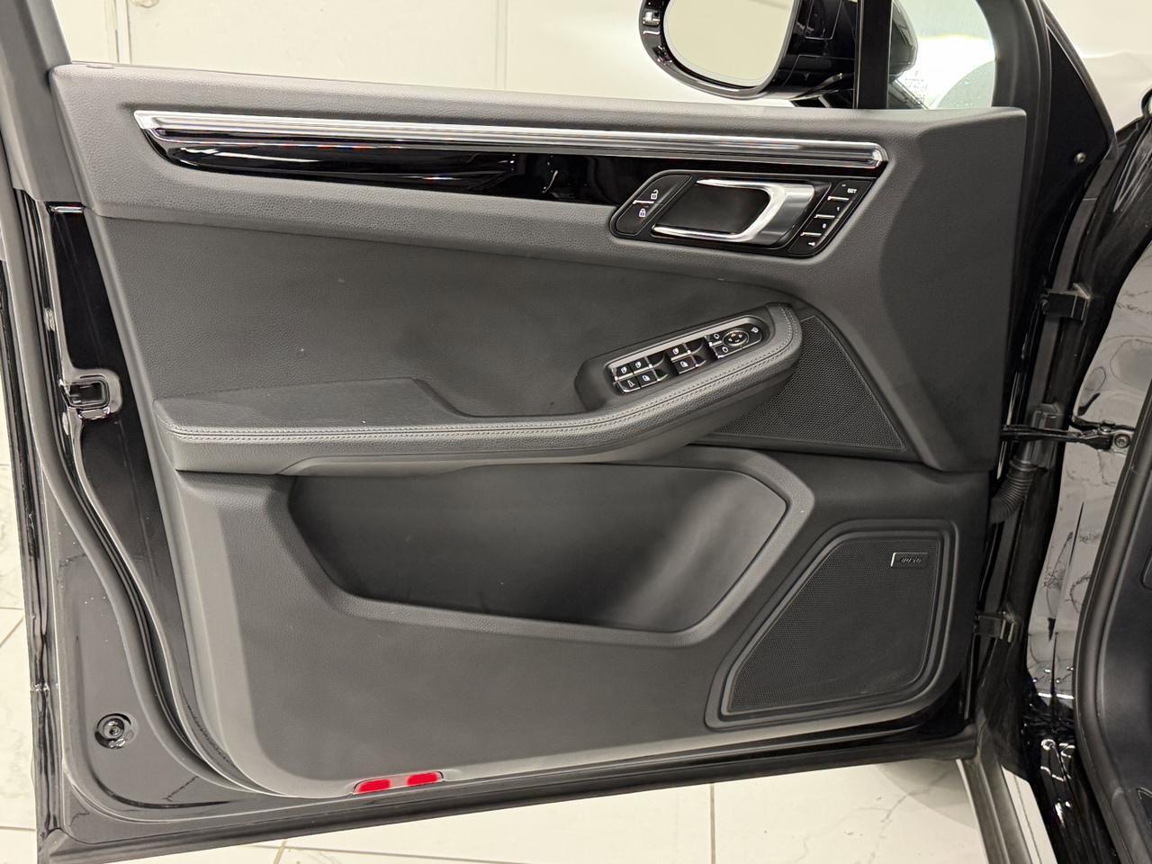 2025 Porsche Macan Newark DE