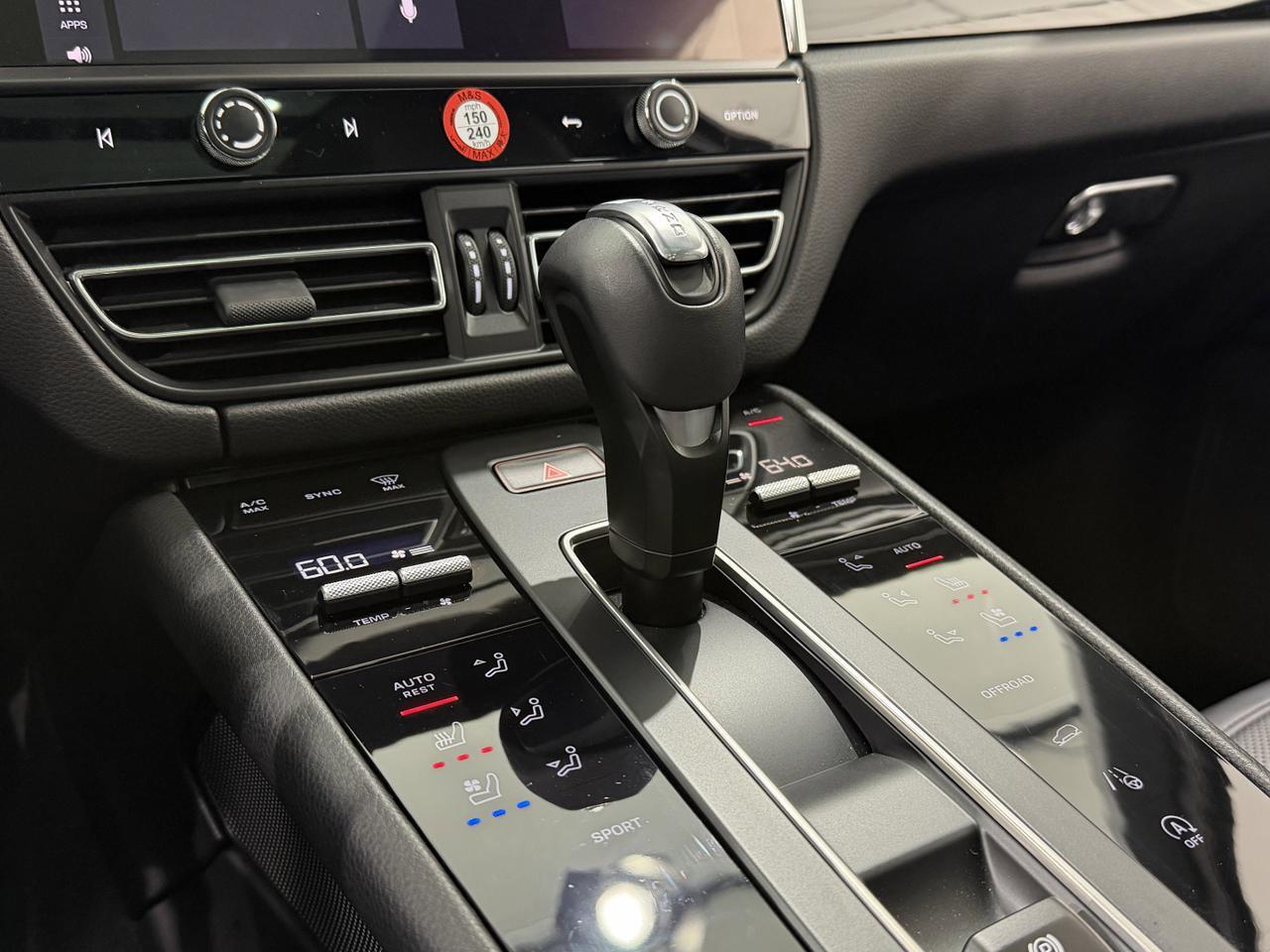 2025 Porsche Macan Newark DE