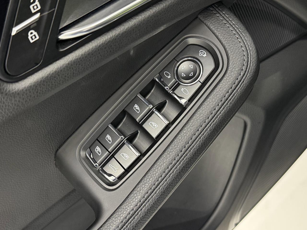 2025 Porsche Macan Newark DE