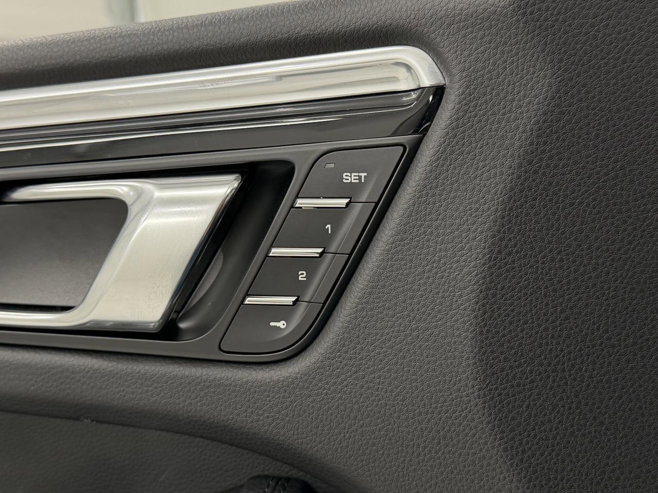 2025 Porsche Macan Newark DE