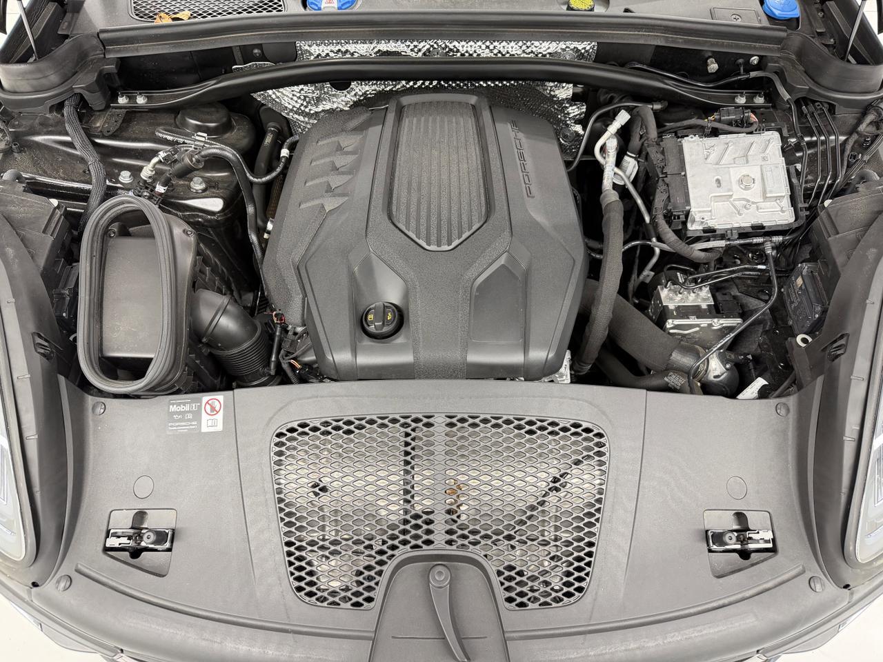 2025 Porsche Macan Newark DE