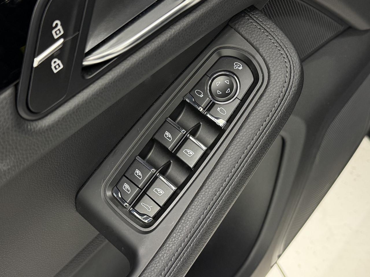 2025 Porsche Macan Newark DE