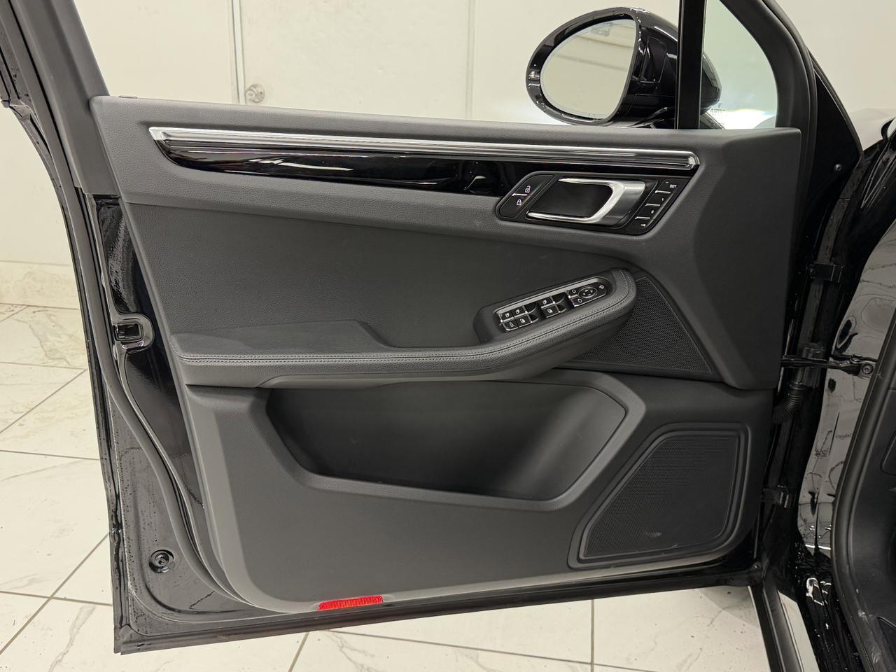 2025 Porsche Macan Newark DE