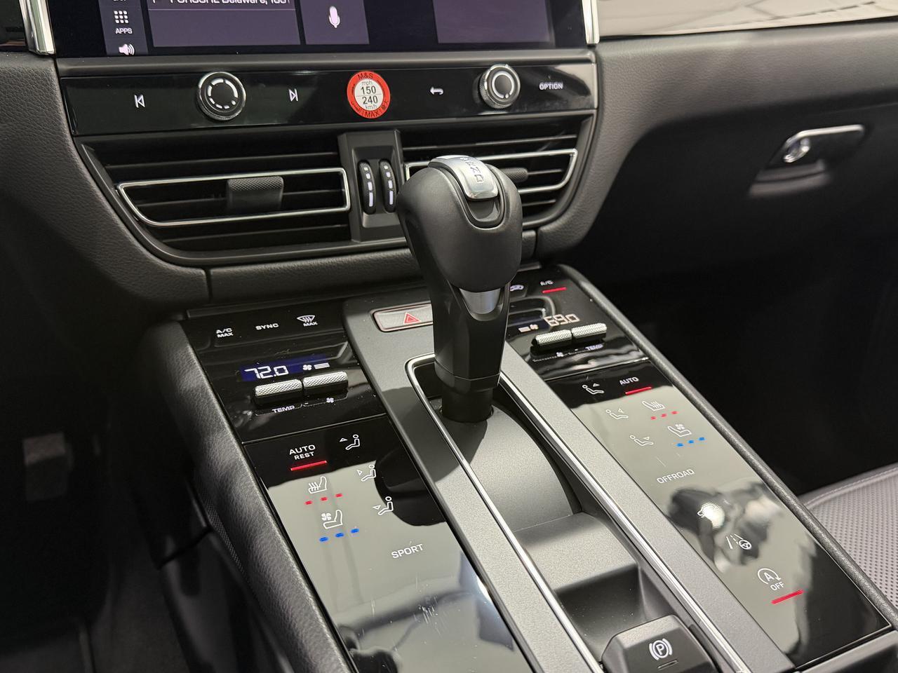 2025 Porsche Macan Newark DE