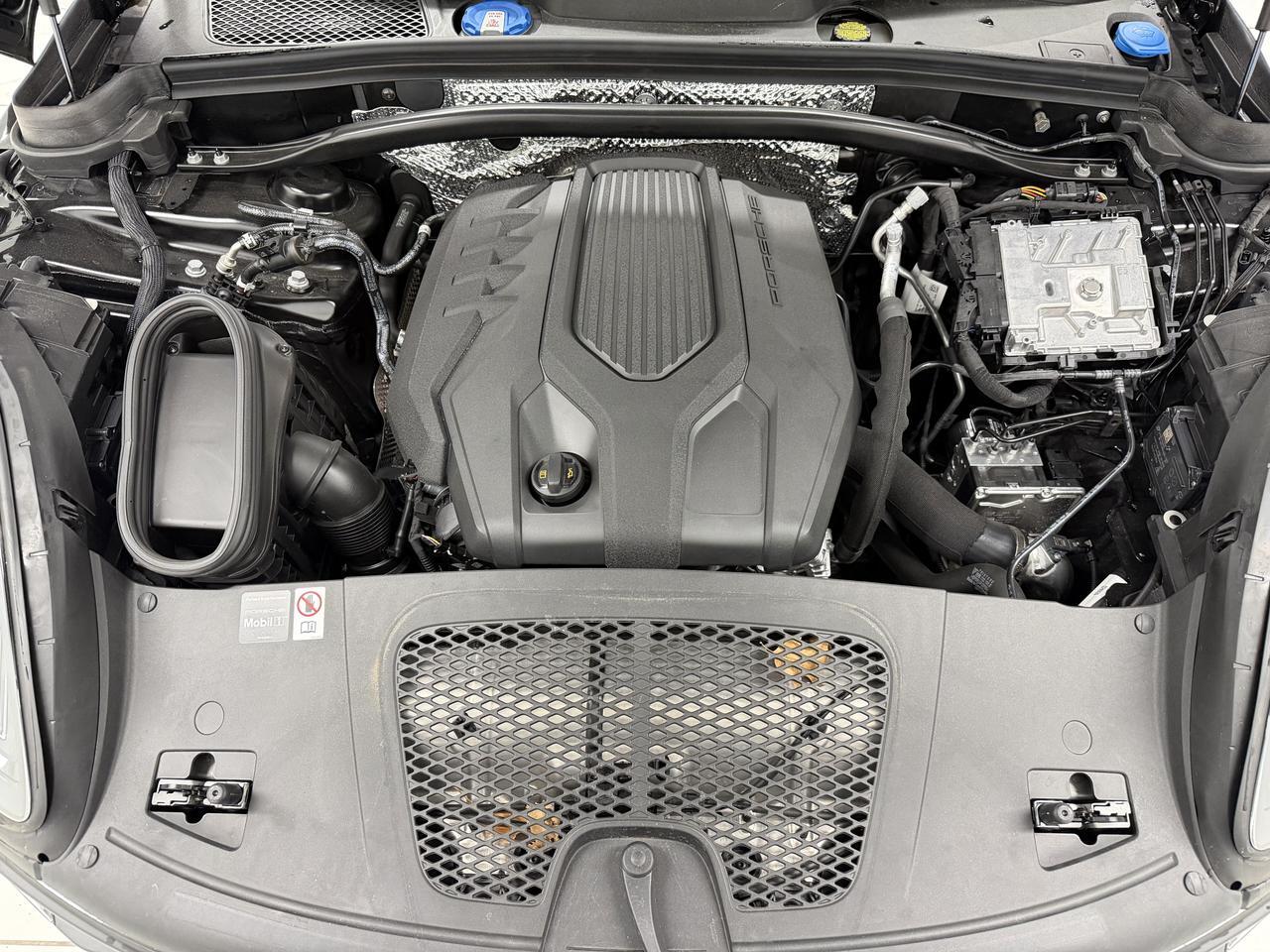 2025 Porsche Macan Newark DE