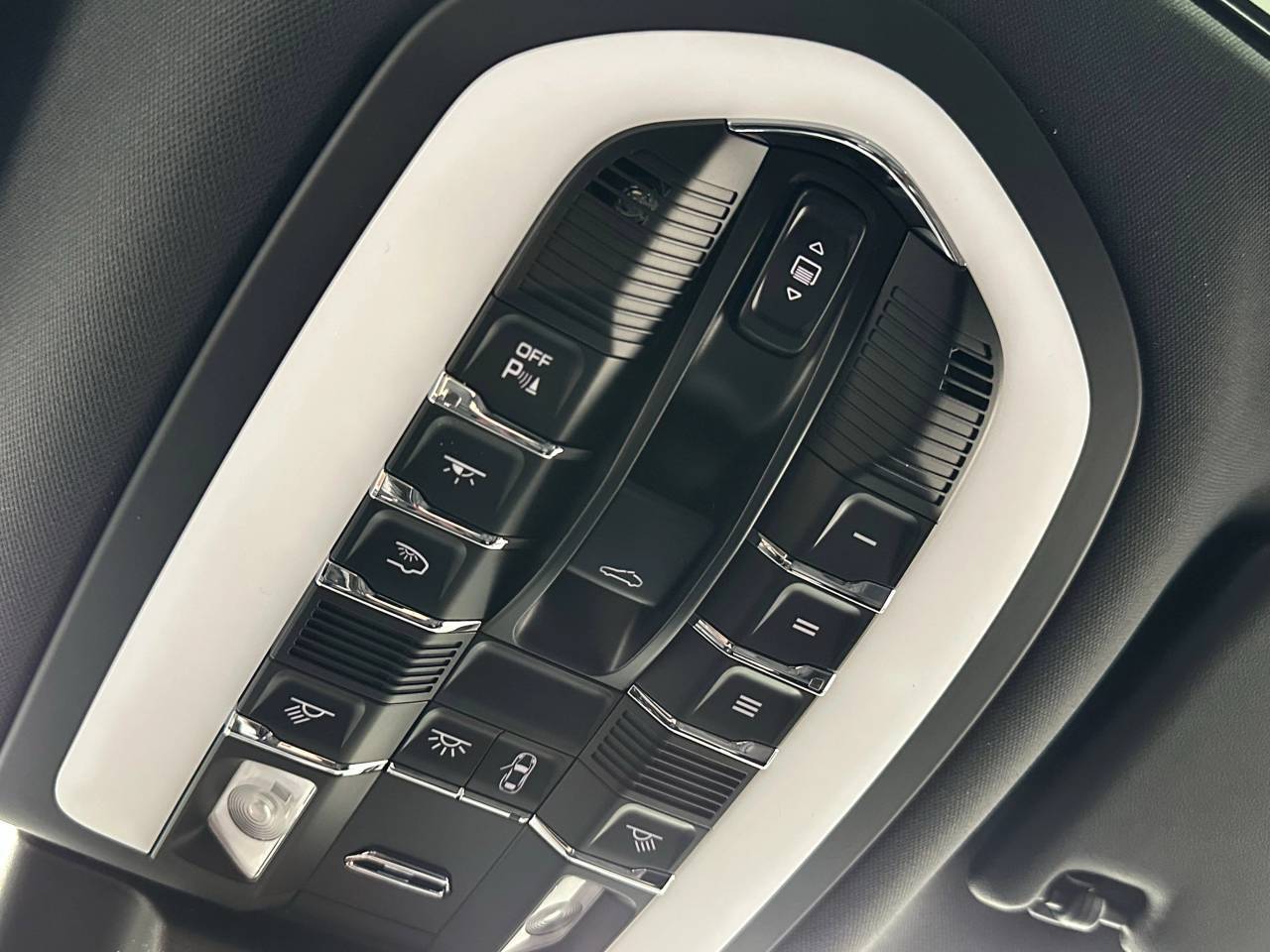 2025 Porsche Macan Newark DE