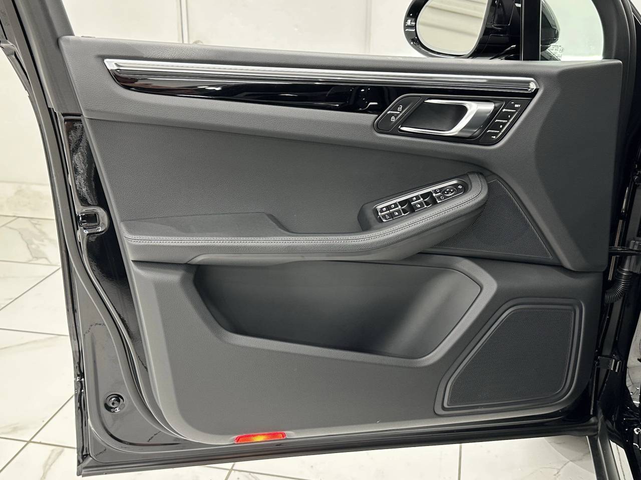 2025 Porsche Macan Newark DE